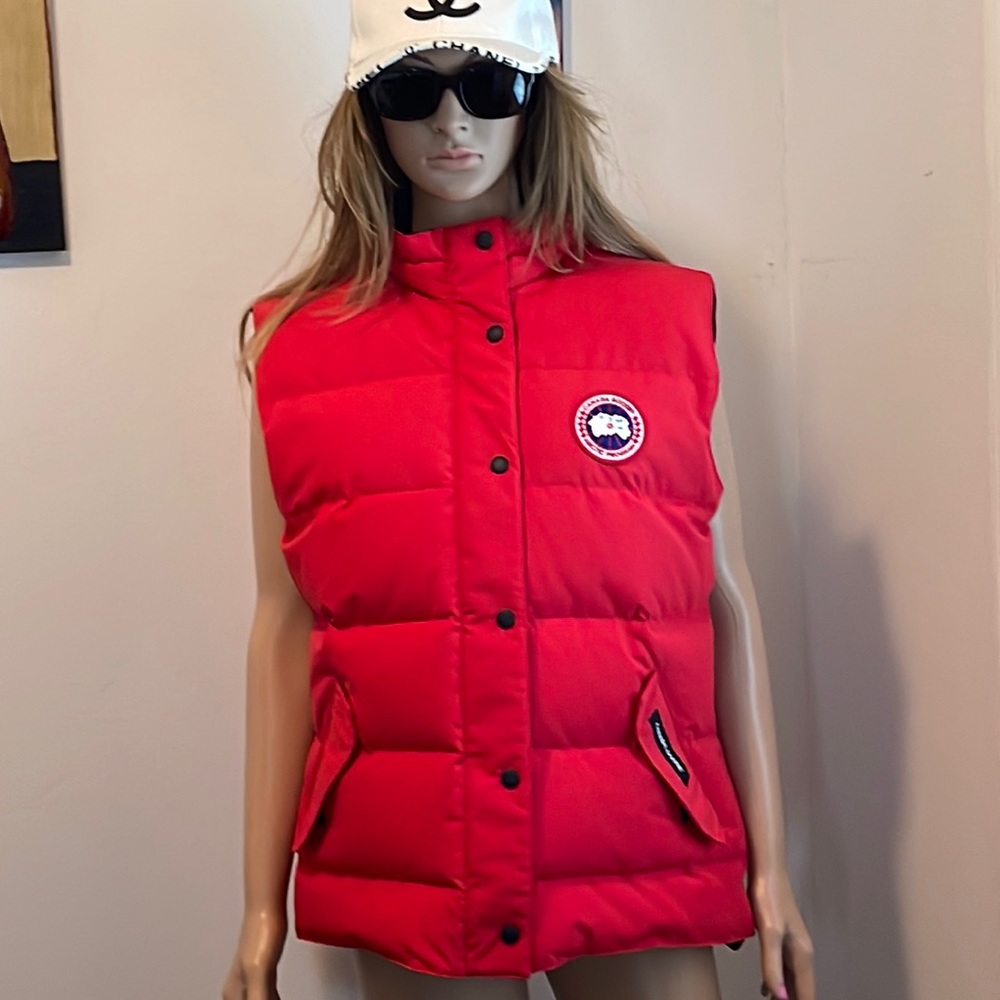 Women's Canada Goose Red Vest XL